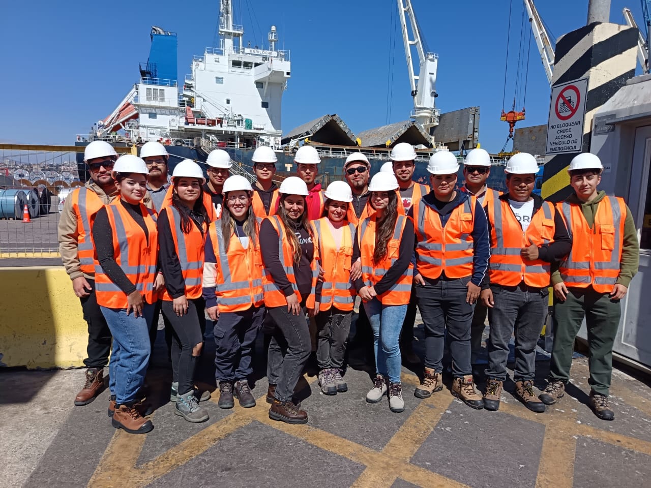 Alumnos de FG Innova Limitada en capacitación